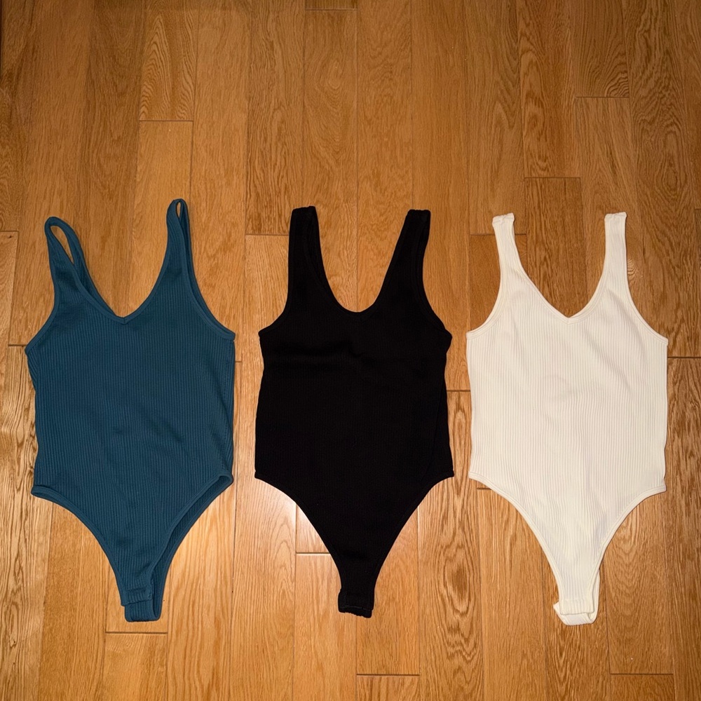 BRAND NEW Set Of 3 Ribbed Bodysuit in Teal, Black & White